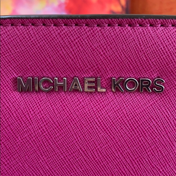 Michael Kors Small Selma Fuchsia Crossbody - Picture 6 of 6
